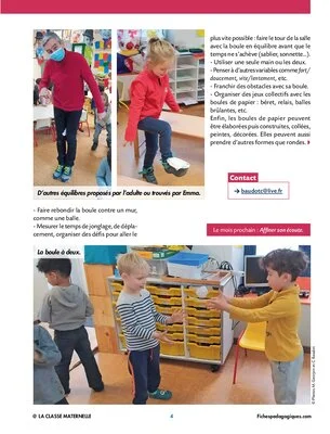 Avec des boules de papier